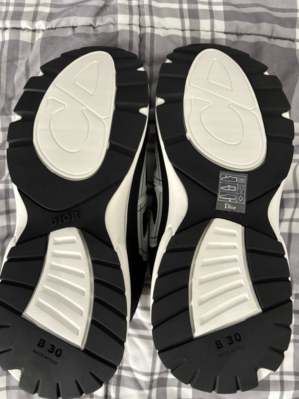 Dior Men Black & White Logo Runner Sneakers - Picture 4 of 9